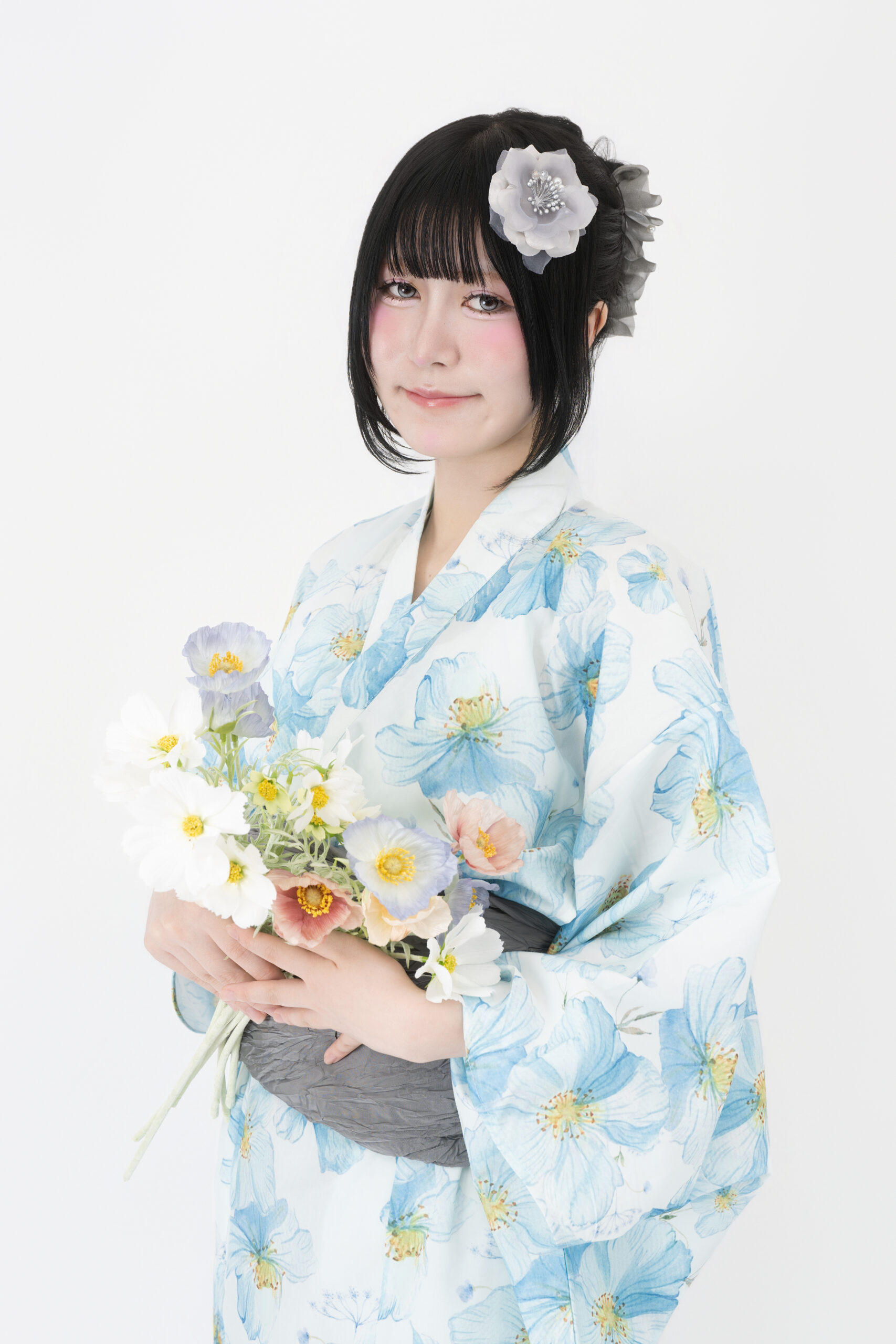 全身の雰囲気が分かる淡い色のプロフィール写真